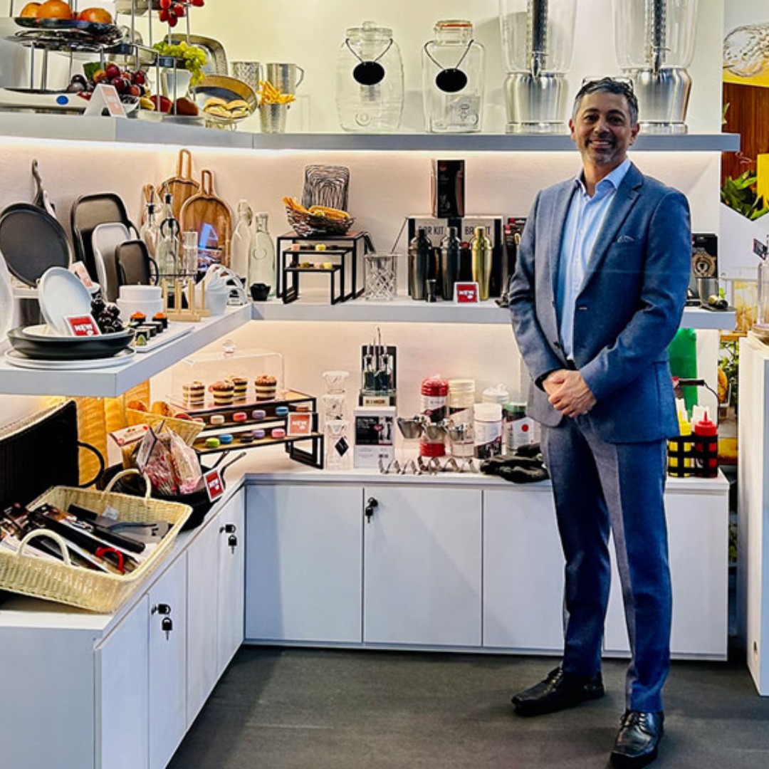 tablecraft_fs's tweet image. #TeamTableCraft is on the road in Singapore this week! 🤩 If you&apos;re attending the Singapore FHA-HoReCa at the Expo swing by Booth 6F2-01 and say 👋 hello to Carlos and &quot;ooh and ahh&quot; over the stunning booth set-up. Now until the 25th. 

#FHA #FHAHoReCa #GlobalGathering