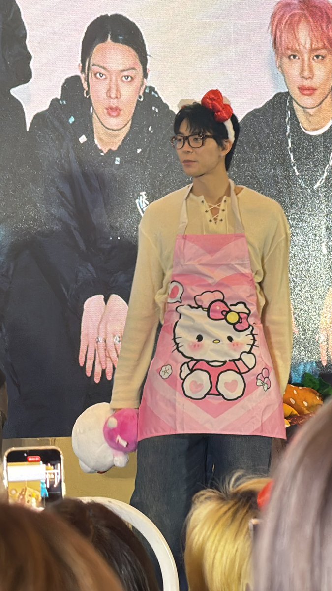 mommyofthej's tweet photo. พ่อบ้านคิตตี้หล่อจัด55555555 https://t.co/ETqn5ctpaj