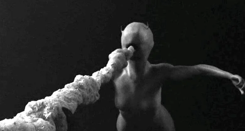 franck_boulegue's tweet photo. Mut was a mother goddess worshipped in ancient Egypt. Her name means mother. Mut was considered a primal deity, associated with the primordial waters of Nu from which everything in the world was born. Mut was pictured as a woman with the wings of a vulture. 🤔 #TwinPeaks https://t.co/aNi0sLuPi4