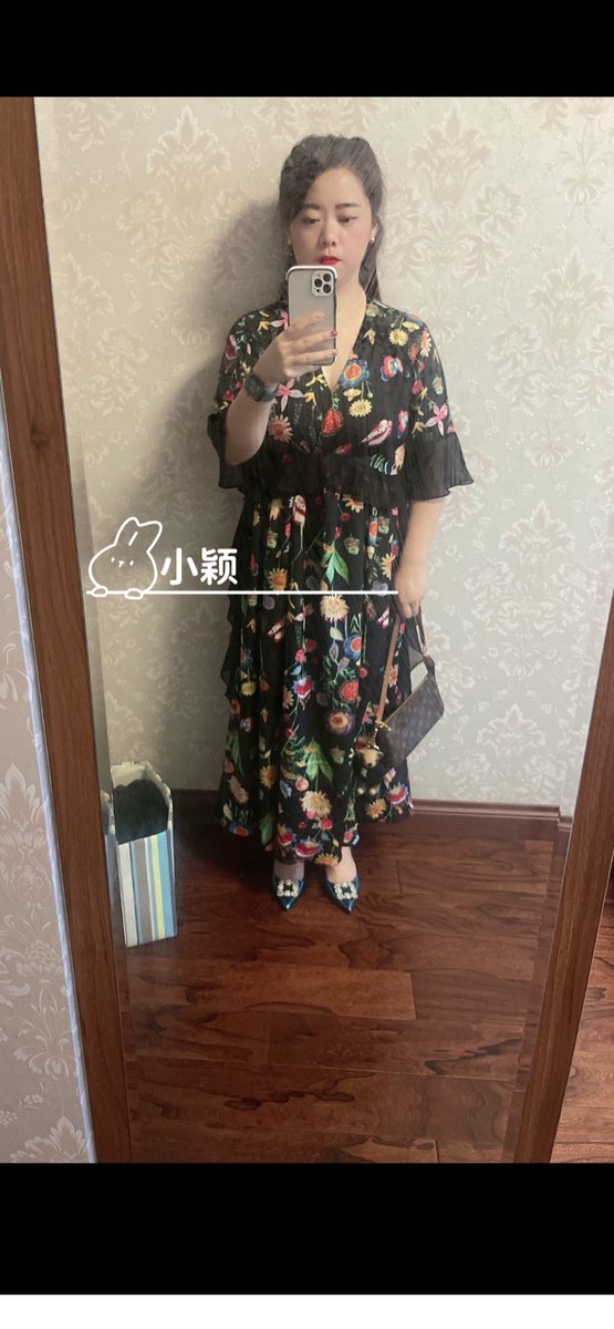 xinxin1237's tweet photo. 想不到外表干干净整洁亮丽的女人，衣服下面有这样的黑逼，在床上这么骚 https://t.co/2cNl5Lq51w