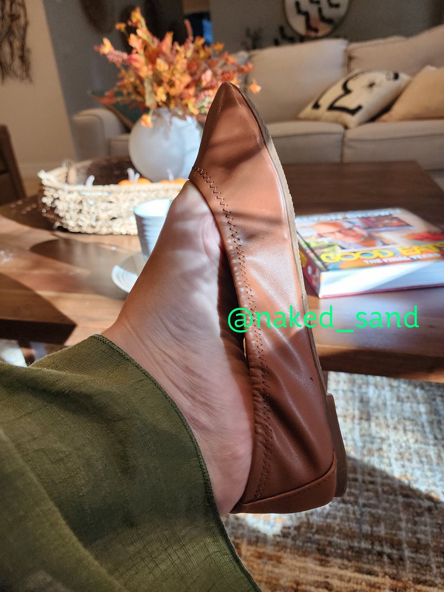 naked_sand's tweet photo. Flats for the win today. Enjoying coffee and a bit of shoe dangle this morning before some shopping.
$KarenSB
#findom #feetwoship #orlandofeet #Florida #foot #flatshoes #dangle #sellingcontent #bbw #bbwsquashing #Falloween2024 #femdom https://t.co/eHmUAyhKEW