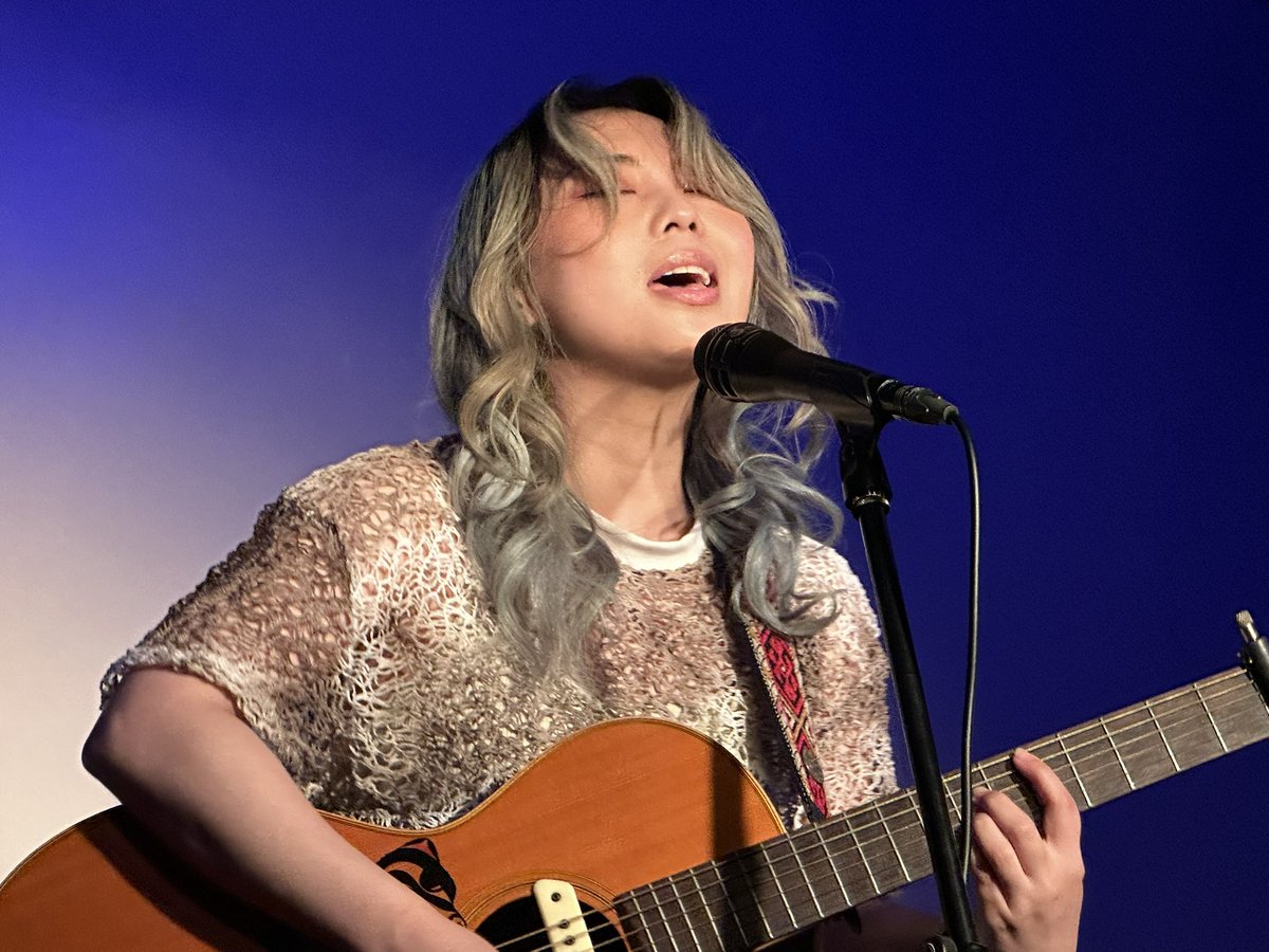 n_pro_spectator's tweet image. 久しぶりに、#下北沢 #DYcube に行く。撮影禁止と記されていて憤ったが（撮影禁止のアーティストやハコには一部例外を除いて行かないことにしている）、#不滅のアスカ さんの許可を得て、撮影パスをもらい、撮影。
出演順が2番目なのは、彼女の実力からすると早すぎだが、さすがの #ライブ だった！