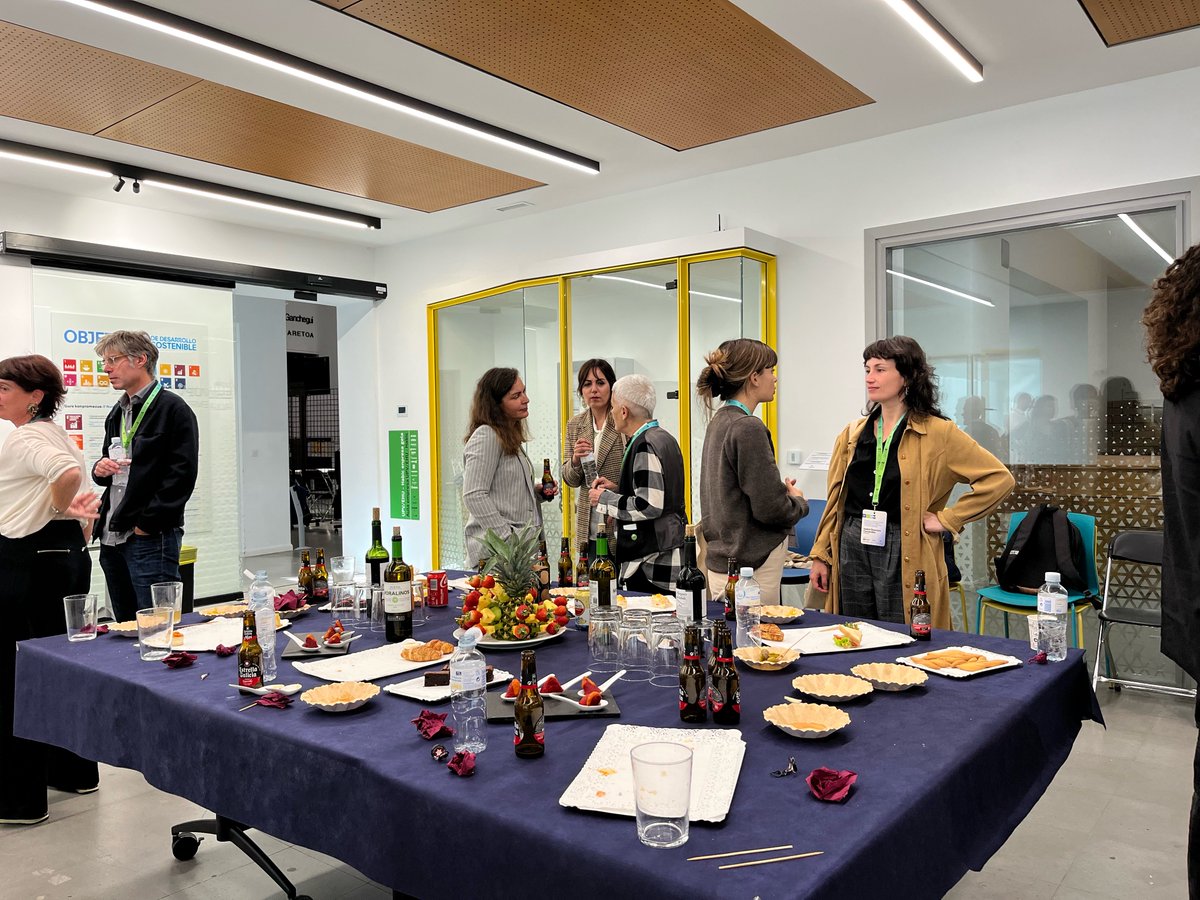 Durante el coffee break y el lunch de #EESAP15, las personas participantes han tenido la oportunidad de disfrutar de un tiempo de calidad para hacer networking e intercambias ideas ☕✨

#energyefficiency #sustainability #architecture #urbanism