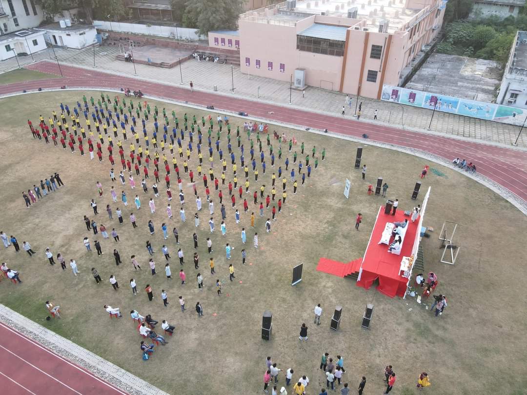 ChetasSukhadia's tweet photo. ग्वालियर के गजराराजा चिकित्सा महाविद्यालय में मैडिविज़न द्वारा तीन दिवसीय #MissionSAHASI का आयोजन किया गया, जिसमें लगभग 500 छात्राओं ने ���ाग लेकर आत्मरक्षा के गुर सीखे। https://t.co/PY0b05uI2i