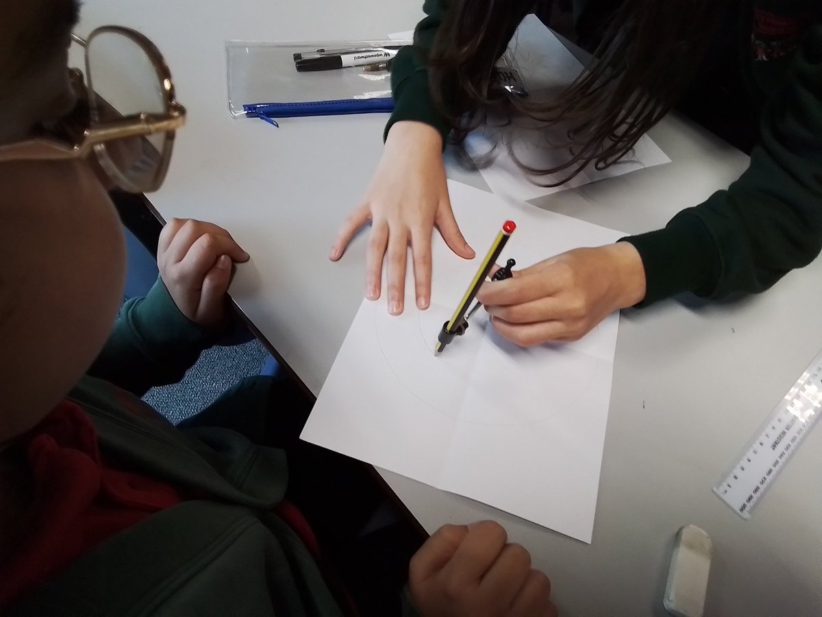 missfielding_yp's tweet photo. We are using compasses to help us create repeated pattern art, inspired by Indian mandalas. @YPSSpanish #WorldWeek #Curiosity https://t.co/zA9vmdyFDx