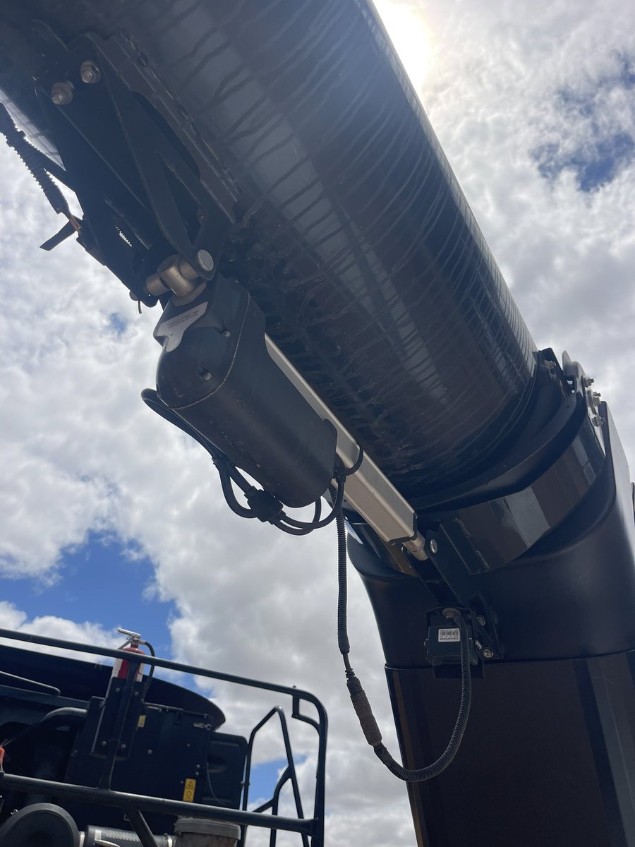 #askX Does anyone have any contacts for the aftermarket unloading spout actuator on New Holland/Case Headers? The 3.5k price for genuine from the dealer was a bit hard to take 🤦🤦