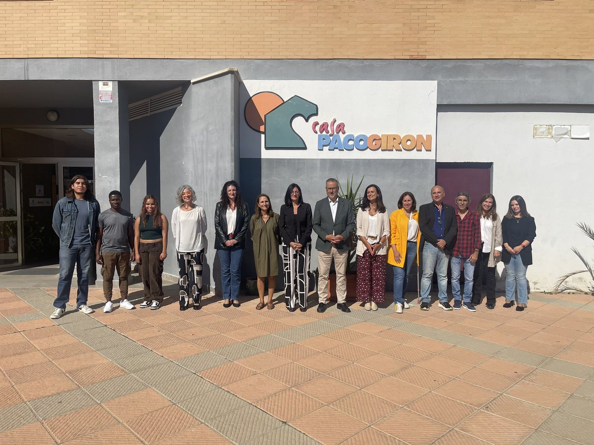 Junto al <a href="/AytoHuelva/">Ayuntamiento Huelva</a>, asistimos a la renovación del convenio entre <a href="/UniHuelva/">Universidad de Huelva</a> y <a href="/Casapacogiron/">Casa Paco Girón</a> Estudiantes de la UHU participan en esta iniciativa solidaria con el apoyo de la Cátedra Aguas de Huelva y el Servicio de Atención a la Comunidad Universitaria (<a href="/sacuuhu/">SACU UHU</a>)