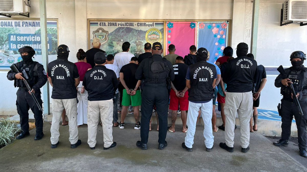 PGN_PANAMA's tweet photo. #AcciónFiscal| Ya son 15 las personas aprehendidas en Chiriquí por la Fiscalía Especializada en Delito de Pandillerismo con @ProtegeryServir mediante la #OperaciónAzrael, entre ellos dos de sus cabecillas alias "Pito" y "Christofer". Serán llevadas a audiencia de garantías. https://t.co/qhEbmJ4LbD