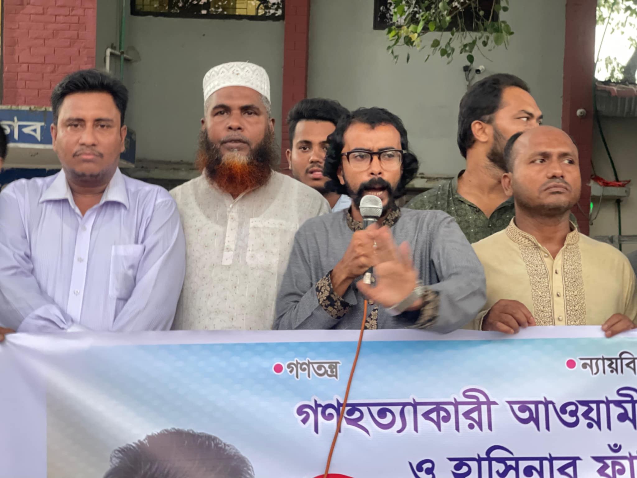 গাজীপুর প্রেস ক্লাবের সামনে গণঅধিকার পরিষদের মানববন্ধন