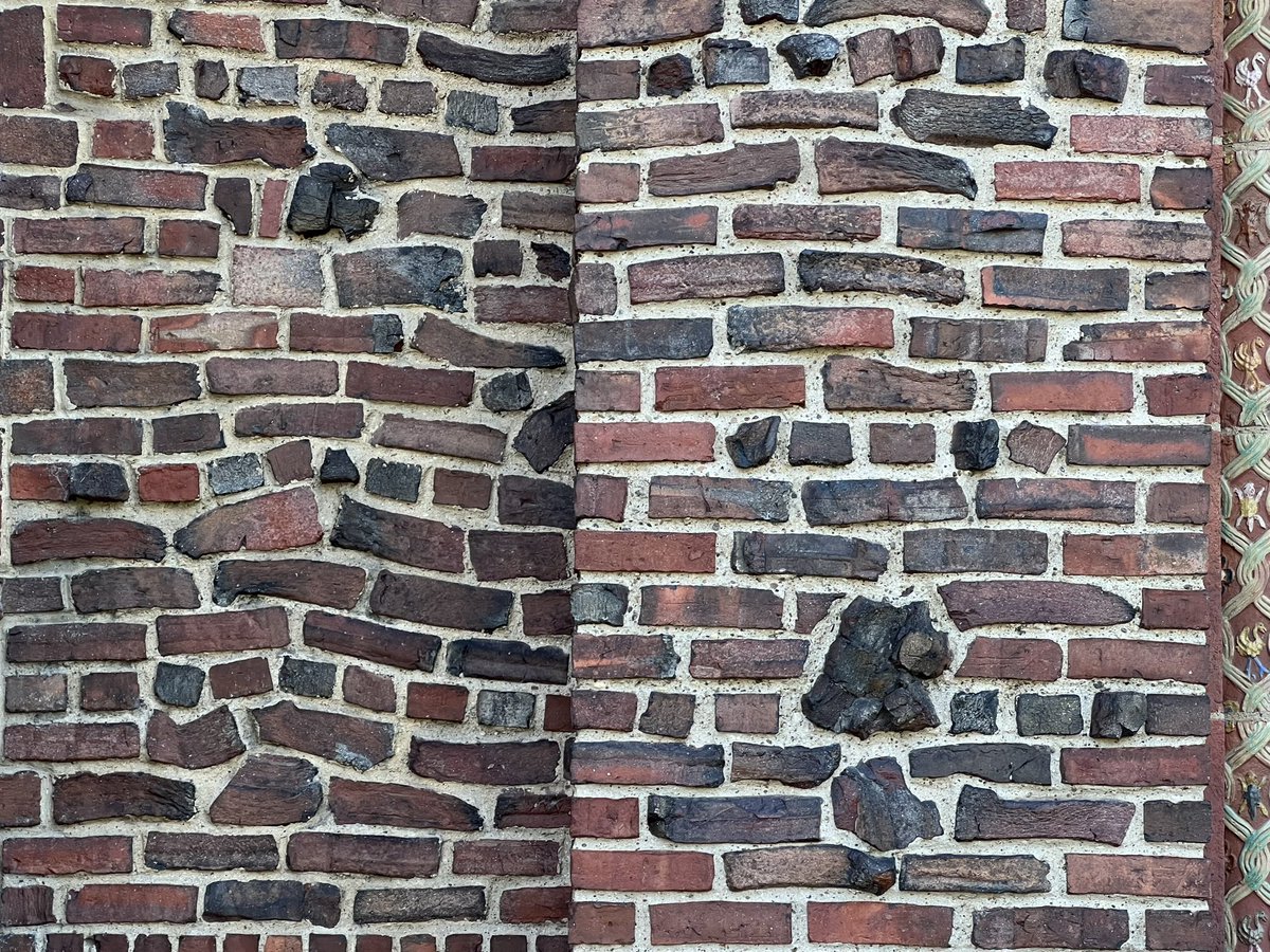 gmoult's tweet photo. brickwork like you’ve never seen

schmill &amp; gould, blessed trinity church, buffalo, ny (1923) https://t.co/Zf0J7AGcz5