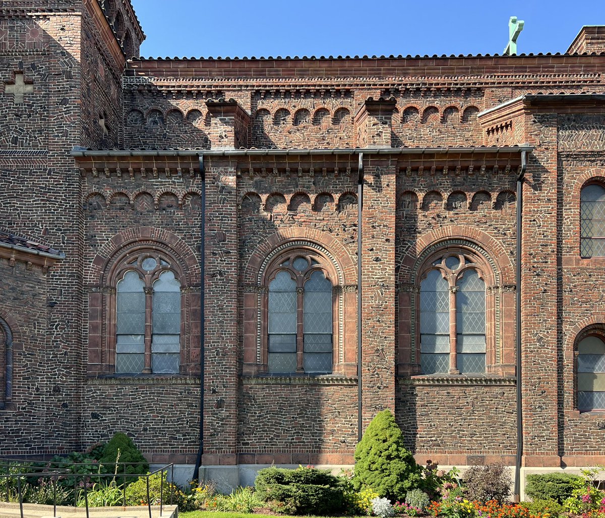 gmoult's tweet photo. brickwork like you’ve never seen

schmill &amp; gould, blessed trinity church, buffalo, ny (1923) https://t.co/Zf0J7AGcz5