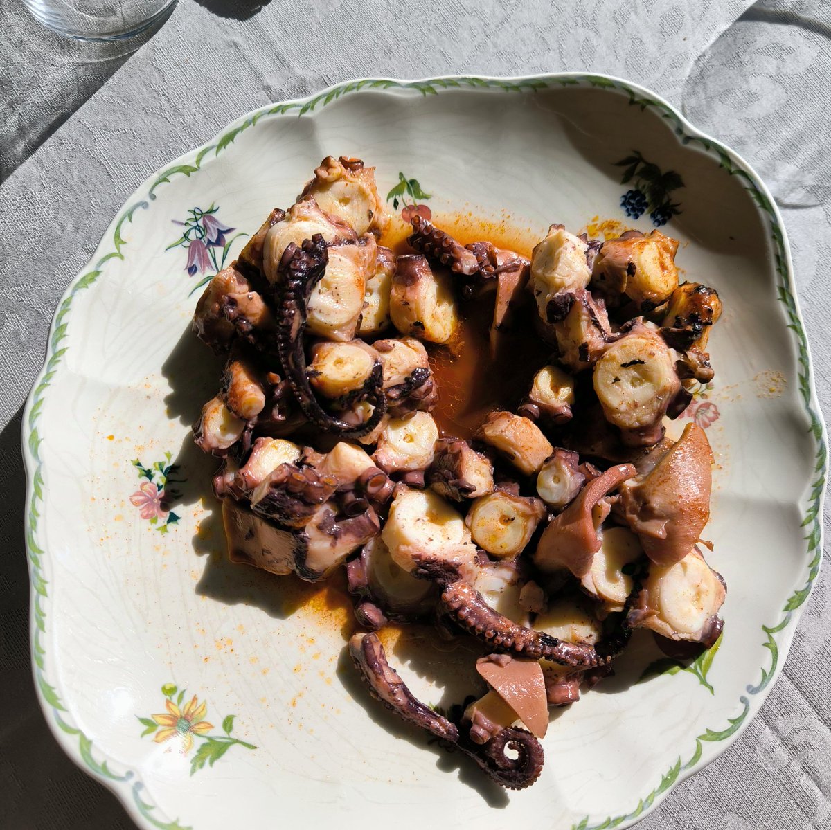 Beatriz González tweet media