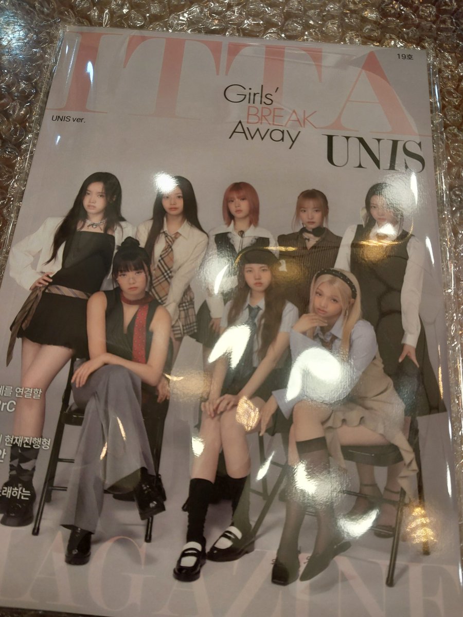 jangyejun2020's tweet photo. UNIS Ittabook Unboxing📦 #UNIS #유니스 #Ittabook #Kotoko #코토코 #Yoona #오윤아 https://t.co/cvsDhFK9CJ