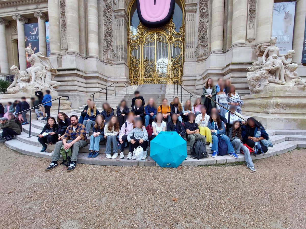 0950666h's tweet photo. Lors des #ErasmusDay, le lycée a accueilli les correspondants allemands du lycée Hans Carossa, Spandau, dans le cadre d'un nouveau projet de mobilité Erasmus +

Article complet sur le site du lycée ▶️ https://t.co/oI35m16zPG 

@ErasmusplusFR @DareicV @acversailles https://t.co/vcJtsdumnk