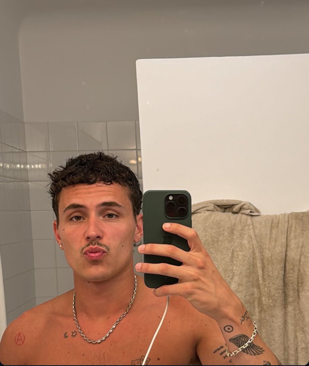 Chwila przed tragedią bo się wykurwiłem pod prysznicem :D