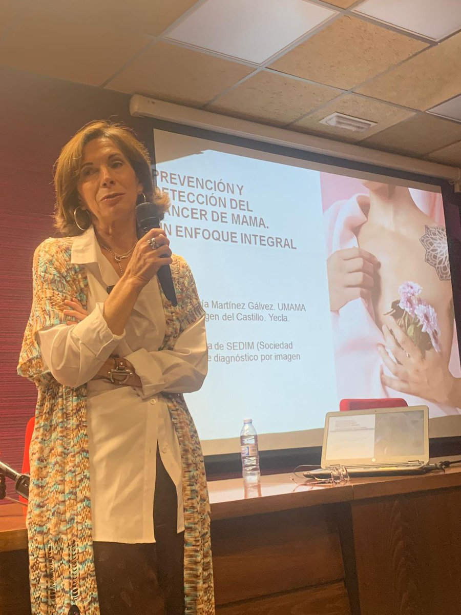 Charla coloquio de ayer en el Centro Cultural Roque Baños de #Jumilla:
Prevención y detección de cáncer de mama: Un enfoque integral <a href="/Area5Altiplano/">Área V Altiplano</a> <a href="/Murciasalud/">Murciasalud</a> 

Ponente: Jefa de Sección de Radiologia Dra. Martínez Gálvez
Presentador: Coodinador del CSJumilla Dr. Poveda Siles