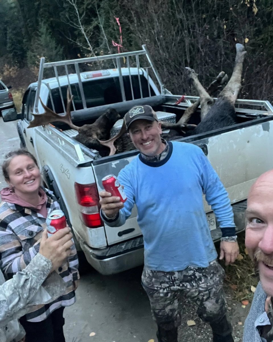 KootenayA's tweet image. Congratulations to my good buddy Erik on a great Bull moose. We came up empty handed for elk on the last morning, but I always love getting that phone call......soooooooooo whatcha doing right now lmao!!! 
#moosehunting #getoutside