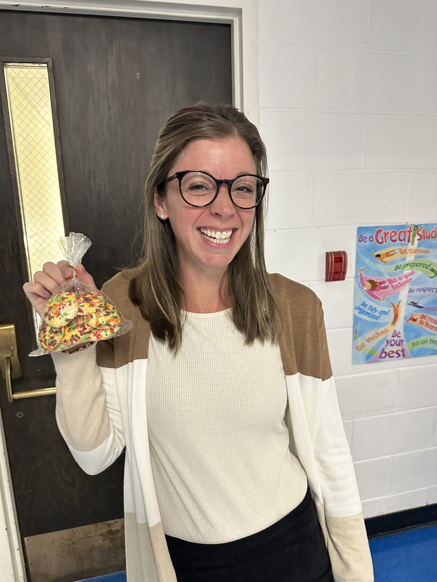 There is nothing sweeter than knowing that this Pershing Panther shared her knowledge and talents with a full room of educators at <a href="/IllinoisCIC/">ICIC</a> yesterday!  So very proud of you, <a href="/MrsJanuszyk/">Julie Januszyk</a>! You are the sprinkles on the literacy coach cookie. 🍪 #teampershing #d100inspires