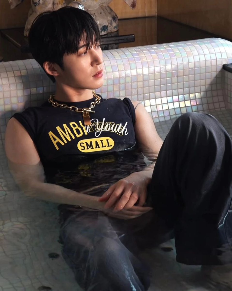 131_BeIDentity's tweet photo. HAPPY BIRTHDAY GORGEOUS 
#TopTierHanbinDay #비아이_생일_축하해
@shxx131bi131 https://t.co/gfJHxX7flK