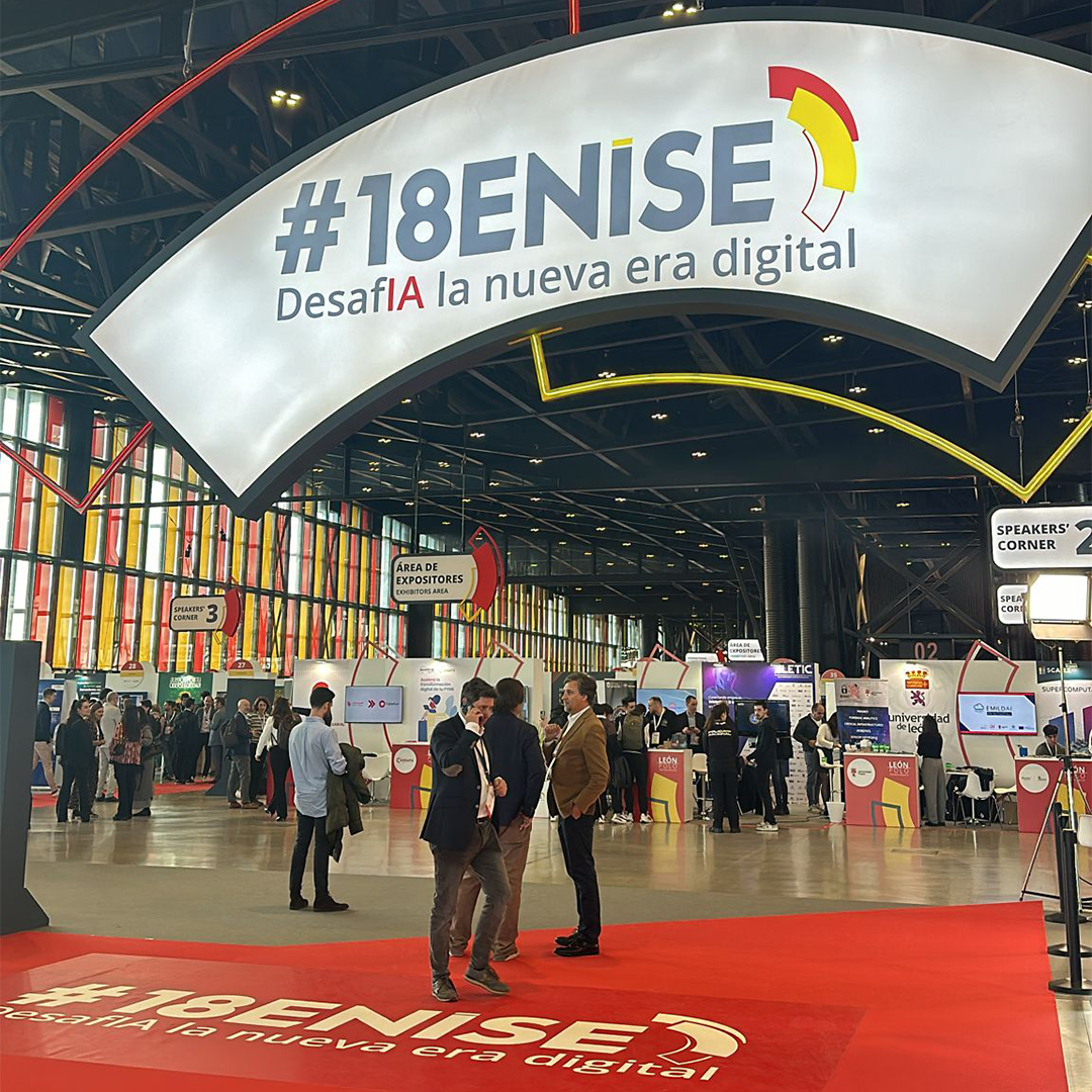 SIM_agencia's tweet photo. @SIM_agencia nos encontramos en #18ENISE, la feria más importante de la #ciberseguridad en España que reune a líderes y expertos del sector. No podíamos perdernos esta oportunidad para acompañar a nuestros clientes y compartir con grandes profesionales de la ciberdefensa. https://t.co/DsumePjU0E