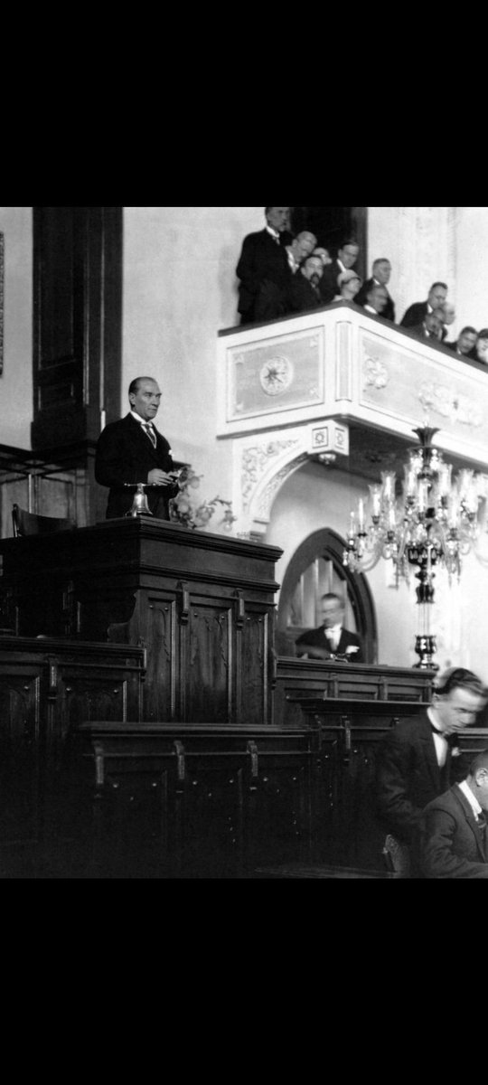 Tarihin her bir sayfasında kahramanca canını veren yüz binlerce şehidimiz ve gazilerimiz bu Vatanın ve Milletin bütünlüğü ve Gazi meclisin namusu uğruna verdi bunca mücadeleyi.
2200 yıllık mücadelenin bugünkü fertleri olarak "Ya İstiklal Ya Ölüm" demekten gayrı durmayacağız.