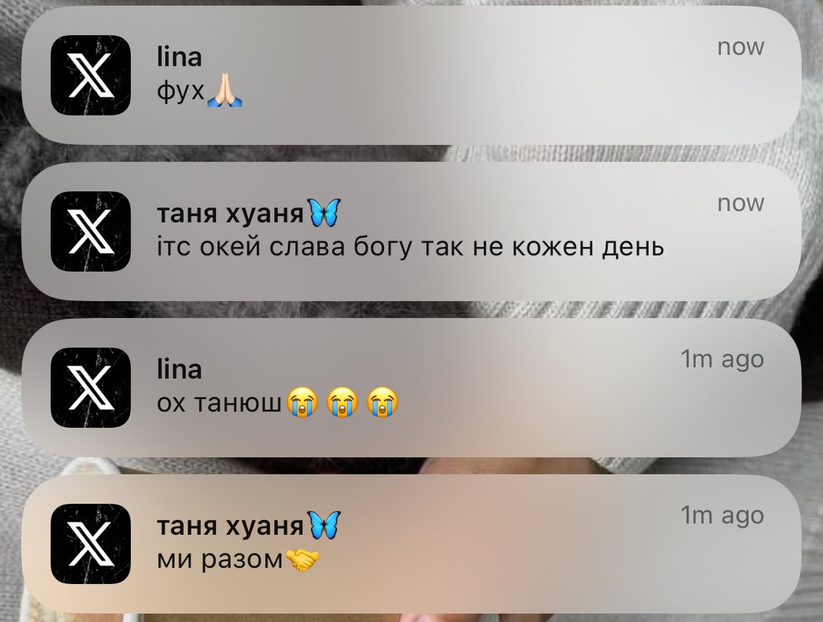 в мене стоять увєди тільки на них двох і я ридаю блять кожен раз, бо я так люблю аліночку і танюшу, що мені здається якщо ми десь всі разом зустрінемось, світ вибухне від цього свята.