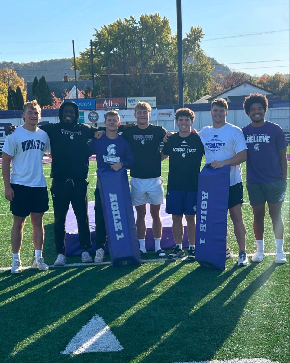 Thank you to our players that participated in the Winona State Zombie Crawl. Our players volunteered by participating in various sports activities with the kids. 

#GGT⚔️