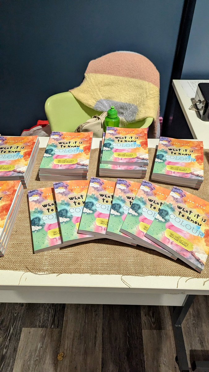 Today, I'm at the Cheshire Police Headquarters promoting mental wellbeing with my new book! 📖

Hopefully bringing a little bit of colour to a room of black uniforms! 🖤🌈

Get your copy here: shorturl.at/95239