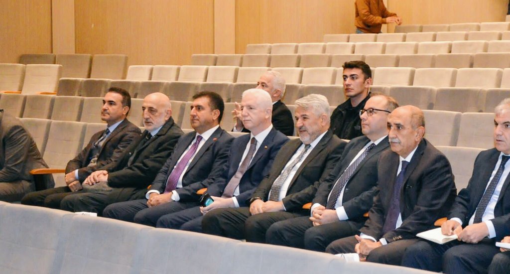 ▪️Valimiz Sayın Davut Gül, İl Millî Eğitim Müdürümüz Murat Mücahit Yentür ve il protokolü temellerini Cumhurbaşkanımız Sayın Recep Tayyip Erdoğan'ın attığı "Esenyurt Eğitim Kampüsü"nü ziyaret ederek yürütülen çalışmalara ilişkin yetkililerden bilgi aldı.

<a href="/tcmeb/">Millî Eğitim Bakanlığı</a> <a href="/Yusuf__Tekin/">Yusuf Tekin</a>