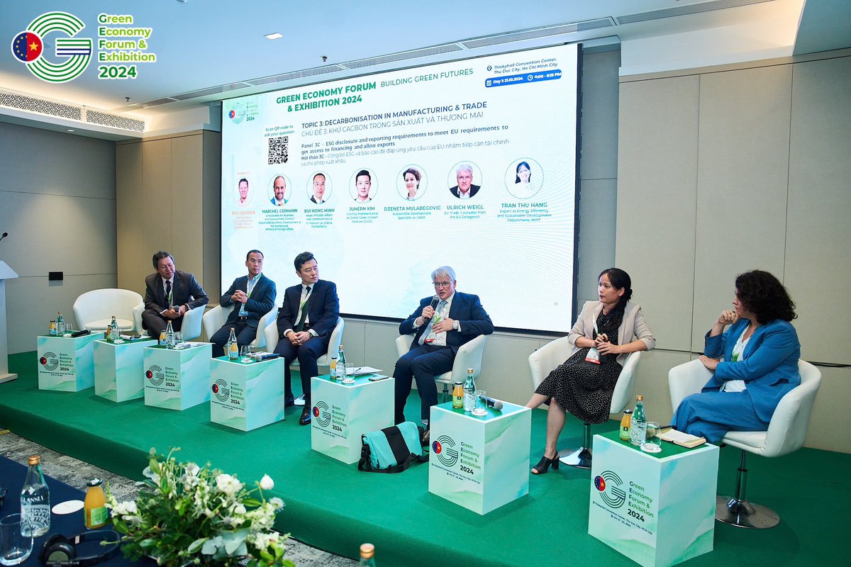 GGGIVietnam's tweet photo. Our 🇻🇳Country Rep. @JuhernKim joined a panel at #EuroCham #GEFE2024 yesterday! Highlighting ESG factors as key to business resilience &amp; competitive edge beyond regulatory compliance, he also discussed how this trend is being driven by #climatetech transfer &amp; #sustainablefinance🌱 https://t.co/m8v1lSq7Mn