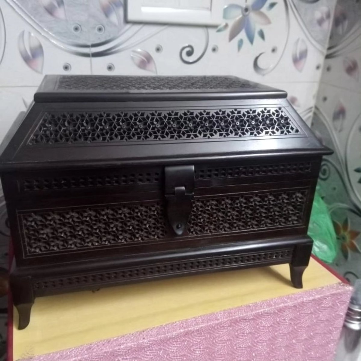 qureshyan01's tweet image. Nice use of Qureshyan ebony woods  Mr. Jack 👌

#rosewoodforsale #EbonyForSell #Ebonywood #Guitar #ForLuxuryProducts #woodworker #woodshop #woodartist #trending #Forluthier #rosewood #forguitar #ForFreatboard #foroud #ForViolinBows #forukulele #Forluxuryboxes