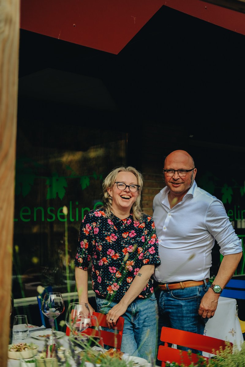 🍷 Wijnlokaal LenselinQ: wijn &amp; spijs als gastvrij kunstwerk.

↪ <a href="/RachelleEerhart/">Rachelle Eerhart</a> schreef deze mooie longread voor de Rotterdam de boer op!-serie 'Chefs met hart voor boer en natuur'. Lees het hele interview hier: rotterdamdeboerop.nl/restaurant/wij…