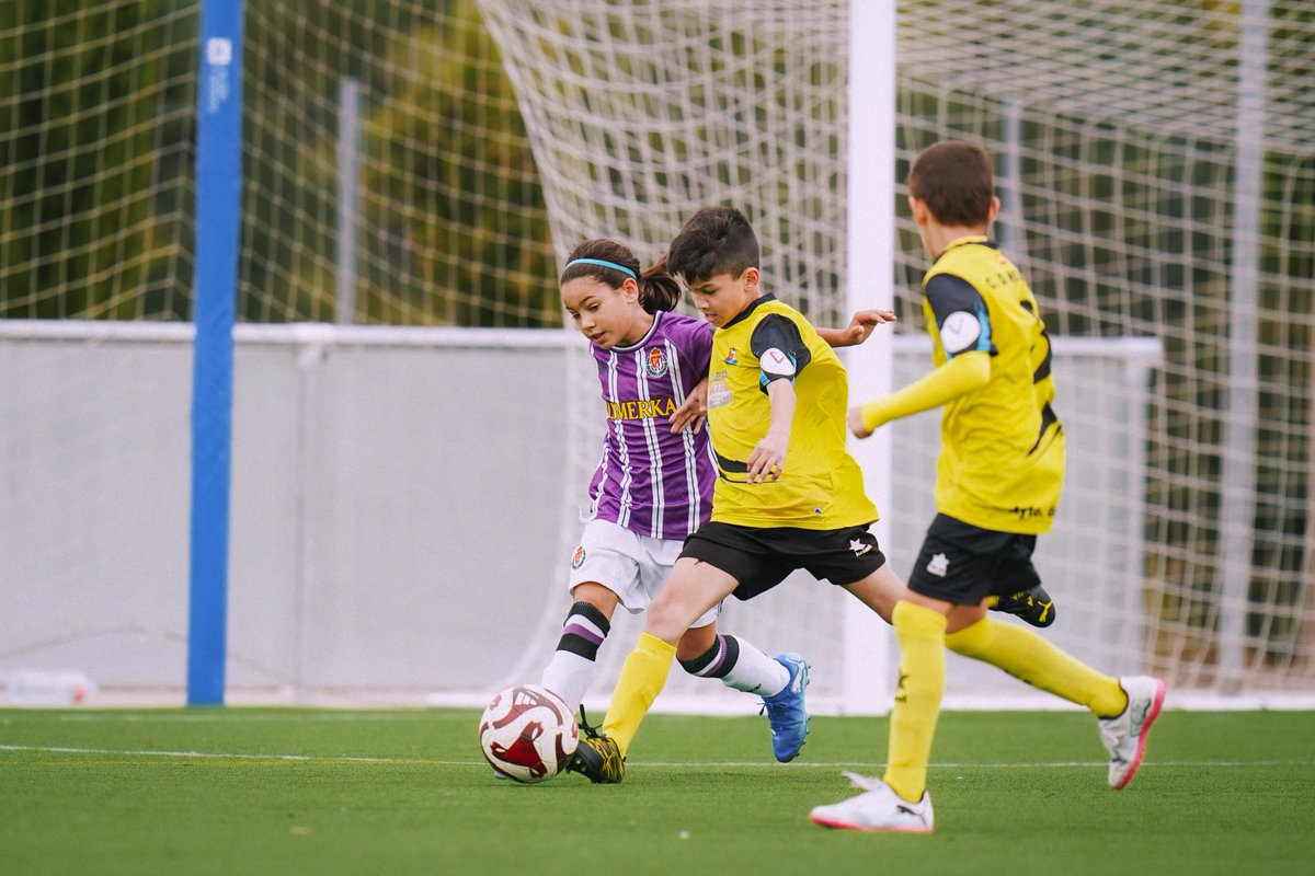 RVfemenino's tweet photo. 💪🏻🙂 Las más peques en acción

#pucela 💜 #RVFemenino https://t.co/VkUwR1kb3K