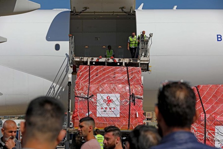 La Chine a livré lundi un lot d'aide médicale d'urgence au Liban, alors que ce dernier peine à aider les victimes du conflit transfrontalier en cours avec Israël. xhtxs.cn/X7Z