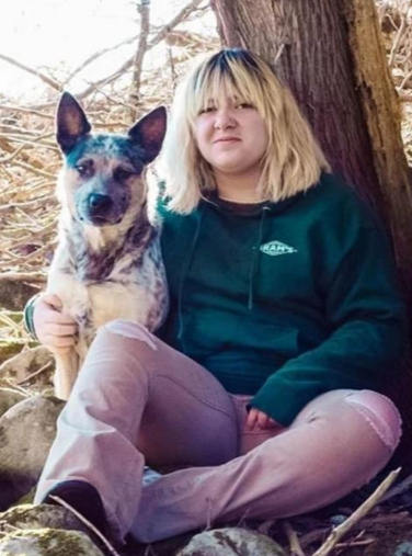 TrueCrimeUpdat's tweet photo. #MISSINGPERSON USA - Desirei Guthzeit, 17
LAST SEEN: Sunday 20th October, 5:30 PM near Handy Shop in #Howland #Maine
APPEARANCE: Last seen wearing red sweatpants, black top, brown/blue cowboy boots
NOTES: On skateboard, with Australian cattle dog named Zero, no cell phone
🙏#Missing
Please share to raise awareness
