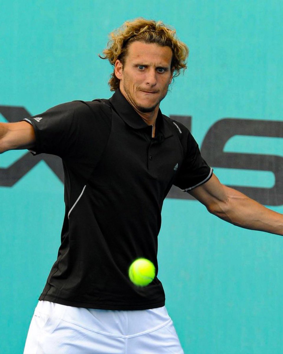 JacobsBen's tweet photo. Former Manchester United and Atletico Madrid forward Diego Forlan will make his ATP tennis debut at the Uruguay Open next month. The 45-year-old is playing doubles alongside Federico Coria. 

Forlan was a promising tennis player before choosing football.🇺🇾🎾 https://t.co/QT9onnAsaa