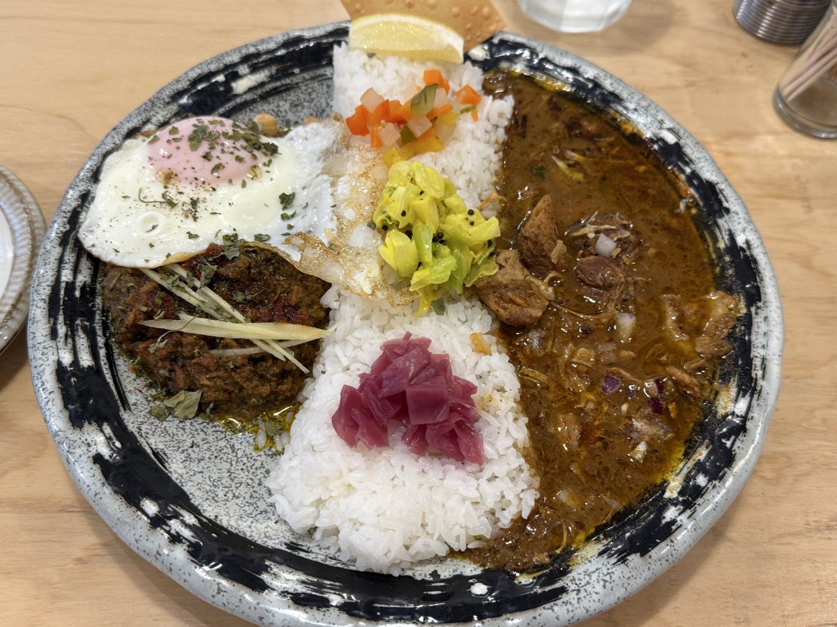 akht_ikd's tweet photo. 久しぶりのボウルカレー、名づけえぬ質 https://t.co/RO0mbYOYKq