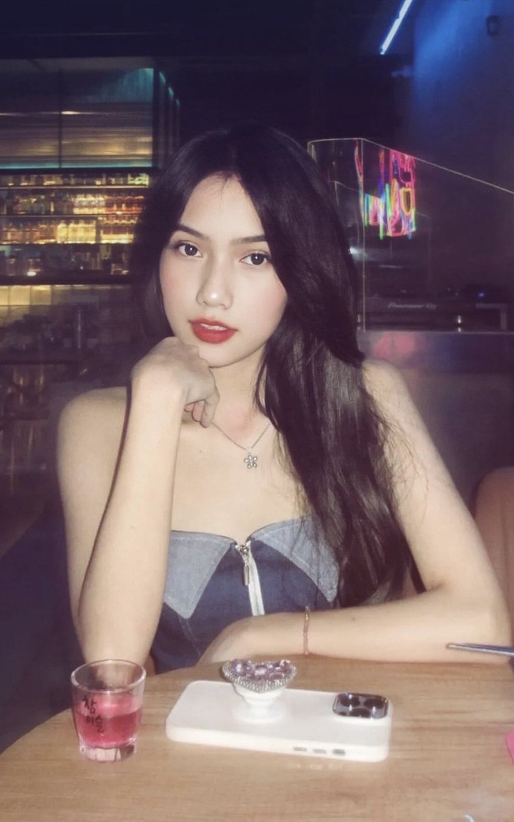 ericamymoon's tweet photo. “My sister has a really great figure! She’s still a 20-year-old university student. She told me she wants to become a model in the future.”

#cebu #manila
#altermanila #pinayalter 
#Philippines #model https://t.co/LDiczqrFks