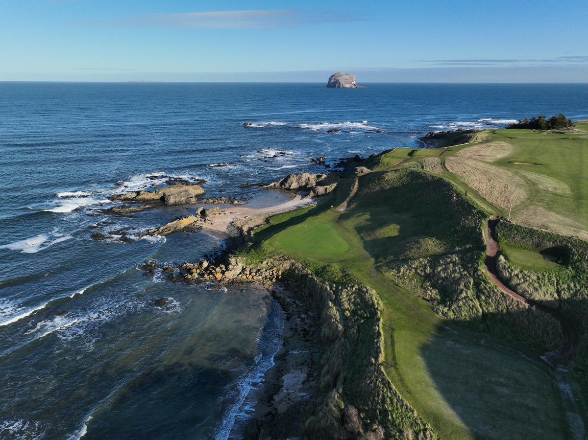 DGgolfguide's tweet photo. 🏴󠁧󠁢󠁳󠁣󠁴󠁿A fantastic #JamesBraid course, set on a spectacular headland with each hole offering panoramic views across the #FirthofForth and the #BassRock

Read more on @GlenGolf #NorthBerwickEastLinks in this year's; DG SCOTLAND ➡️https://t.co/c77sZs2FIv

#EastLothian #Scotland #Golf https://t.co/1hG3beK4xz