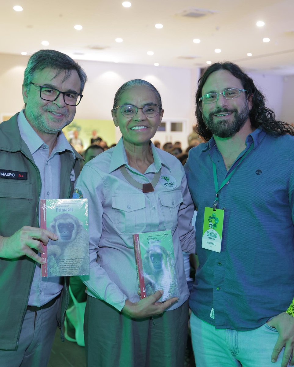Russ Mittermeier (@primatewatcher) on Twitter photo Our latest primate field guide on Neotropical Primates is out. One of the coauthors, Leandro Jerusalinsky, presents copies to Brazil's Minister of Environment Marina Silva, the Executive Secretary João Paulo Capobianco, and the President of ICMBio Mauro Pires (<a href="/leandro/">Leandro Siqueira</a>.primata) Our latest primate field guide on Neotropical Primates is out. One of the coauthors, Leandro Jerusalinsky, presents copies to Brazil's Minister of Environment Marina Silva, the Executive Secretary João Paulo Capobianco, and the President of ICMBio Mauro Pires (<a href="/leandro/">Leandro Siqueira</a>.primata)