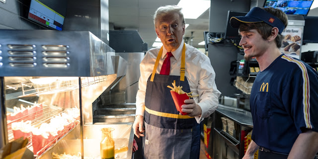 viaggrego's tweet photo. #DonaldTrump si fa' #immortalare mentre #Frigge #Patatine da #McDonalds in #Pennsylvania col #grembiule: " #KamalaHarris #Non avrebbe #mai #lavorato in un #FastFood". (#Video da vedere)! https://t.co/LCqrQdaI4I https://t.co/0rr8rfTrji