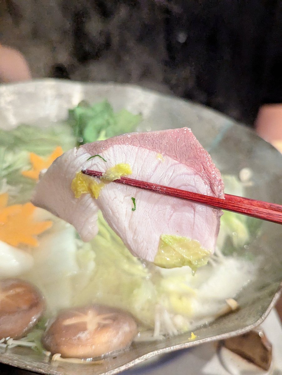 osaka_gourmet_'s tweet photo. 大阪・心斎橋にある海鮮居酒屋『まえだ家』さんでブリしゃぶコースを堪能。元魚屋の店主さんが確かな目利きで仕入れているため鮮度は間違いなし。脂が乗ったブリがめちゃくちゃ旨かった...! 一品ものや雑炊、デザートなども付いて5,000円はお手頃。ぜひ行ってみてほしい✨
#PR https://t.co/xtRy0oxhvZ
