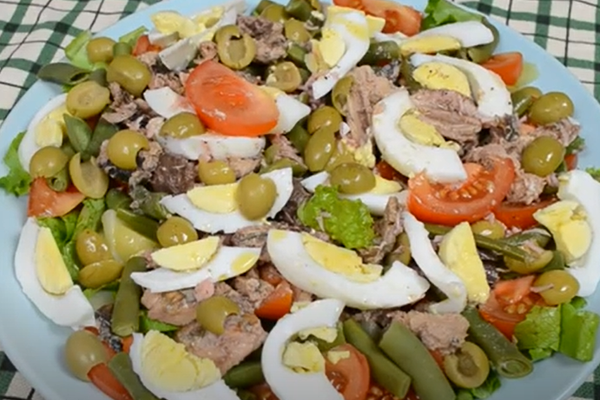 Салат из тунца консервированного — 10 лучших рецептов очень вкусных салатов to-be-woman.ru/salat-iz-tunca…
