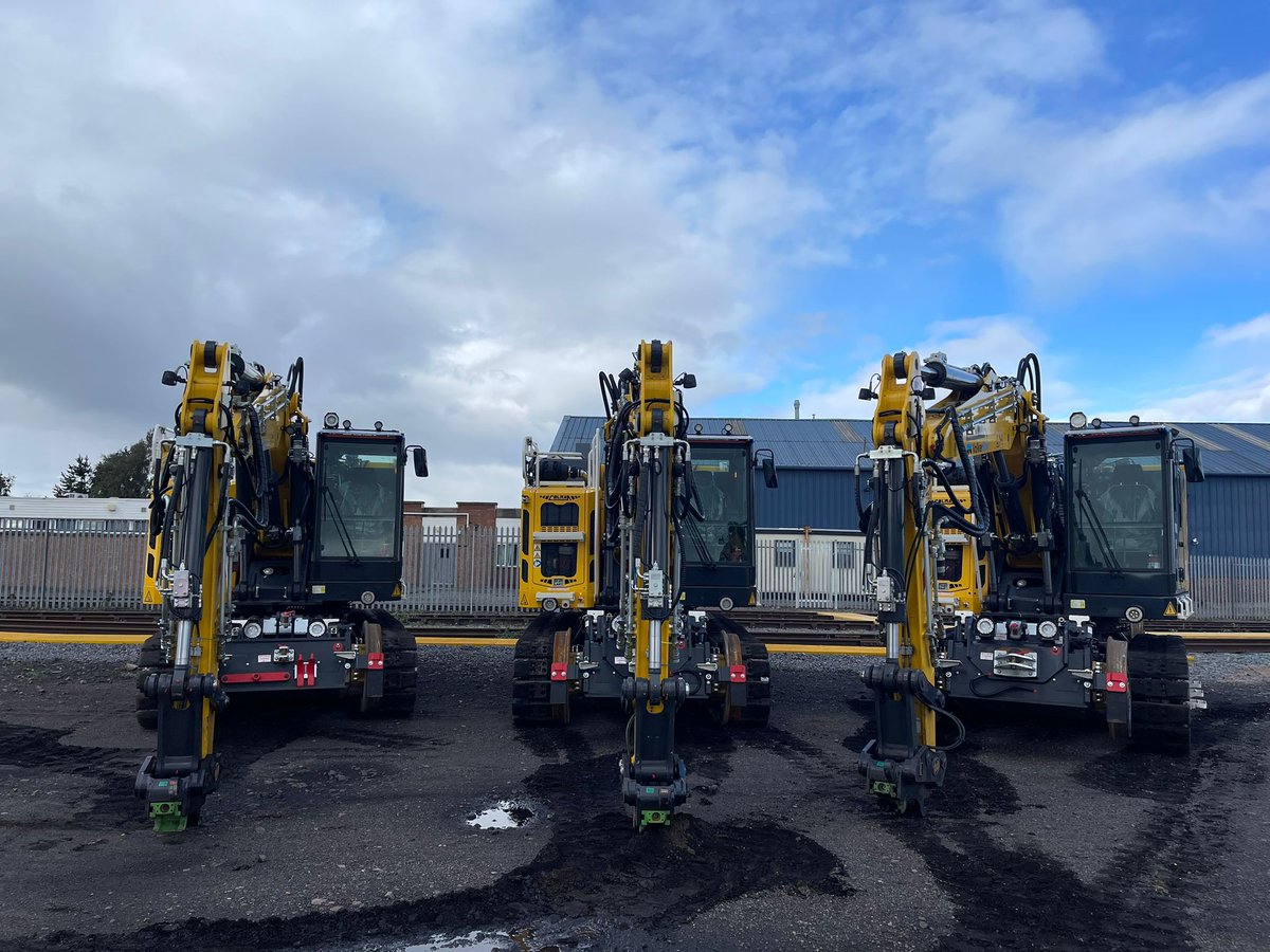 We have three new editions to our fleet of Colmar road rail vehicles. These machines will now undergo final tests before commencing work on site later this month.

To learn more about our fleet of road road vehicles, visit: volkerrail.co.uk/en/rail-pant/r…
#cando #plant #colmar #rail