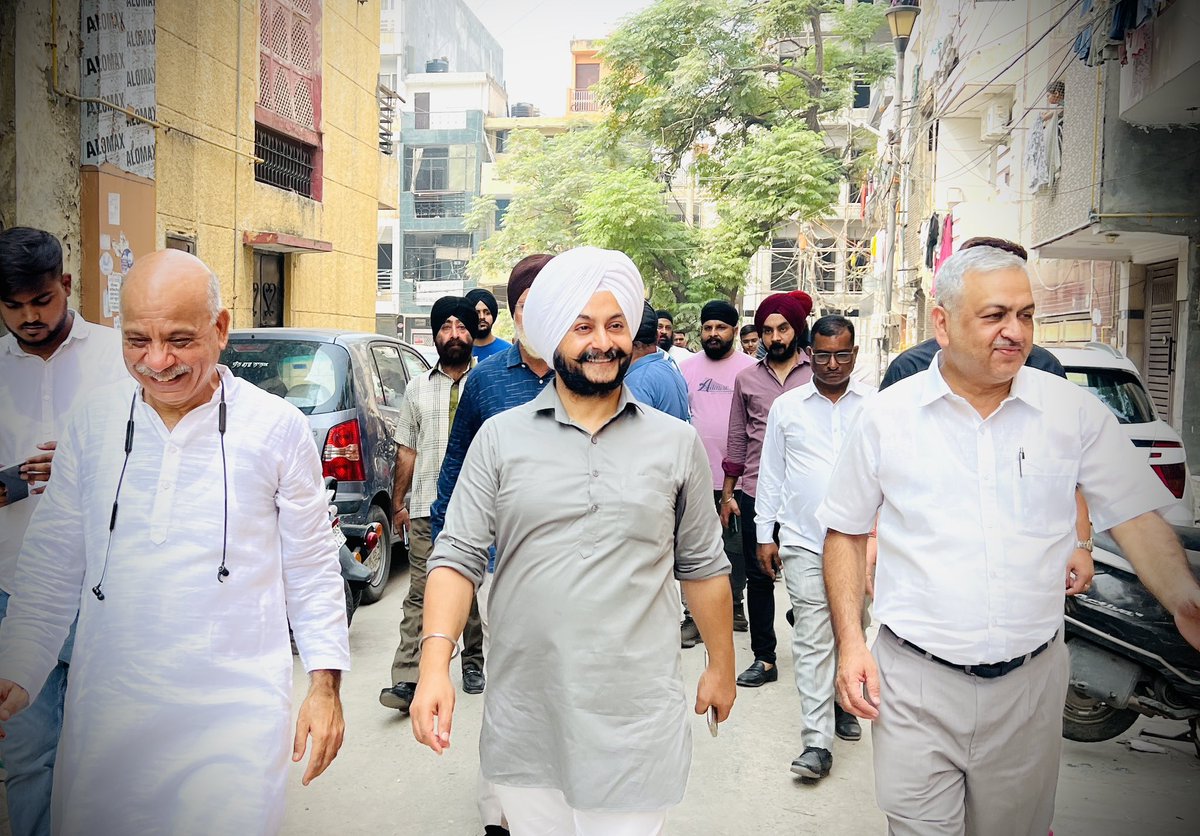 JarnailSinghAAP's tweet photo. आज 21, 22 ब्लॉक तिलक नगर व तिलक नगर मार्किट में निरीक्षण कर लोगों की समस्याओं को सुना और उन पर तुरंत कार्रवाई के संबंधित विभागों को निर्देश दिए..
आपकी सेवा में सदैव समर्पित
आपका अपना
जर्नैल सिंह
विधायक, तिलक नगर
#TilakNagarDevelopment #PublicForProgress #MLAAtYourDoor
@ArvindKejriwal @AamAadmiParty @AtishiAAP