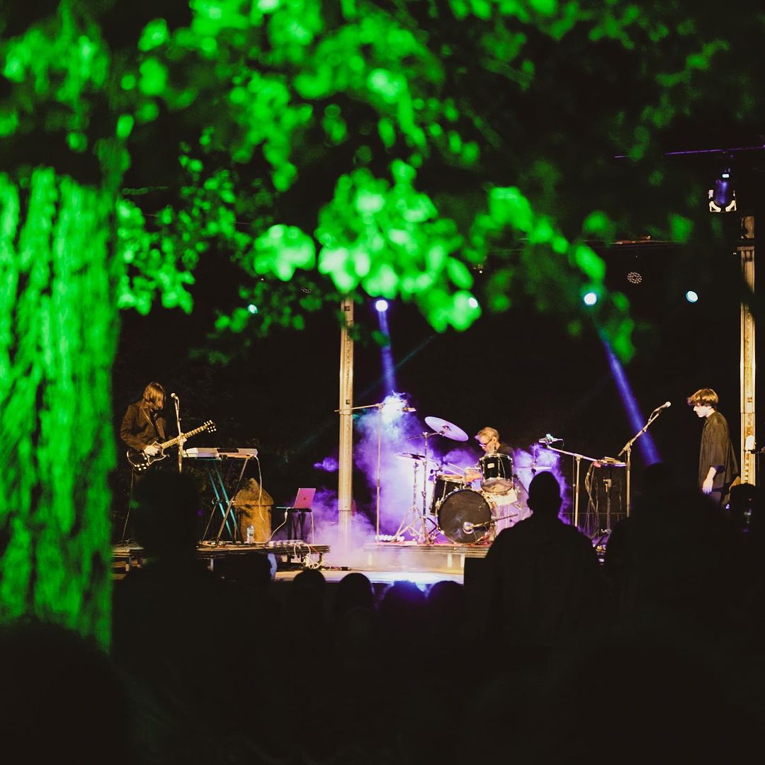 Lo de <a href="/maestro_espada/">Maestro Espada</a> en el Monasterio Santa Ana del Monte de Jumilla gracias a <a href="/FestivalFile/">Festival File</a> fue una delicia.  Quedó muy claro que estamos ante uno de los grupos que marcarán el 2025.

En febrero estarán en el <a href="/teatrocircomur/">Teatro Circo Murcia</a>  y las entradas están volando. 

📷 <a href="/AlvaRocking/">Alvaro Rabadan</a>