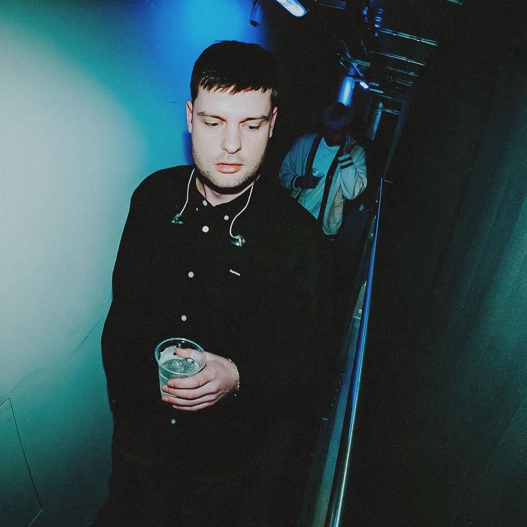 happy birthday to the biggest ‘one more night’ fan <a href="/_AndyOTP/">Andy</a>! we hope you have a great day 🎉