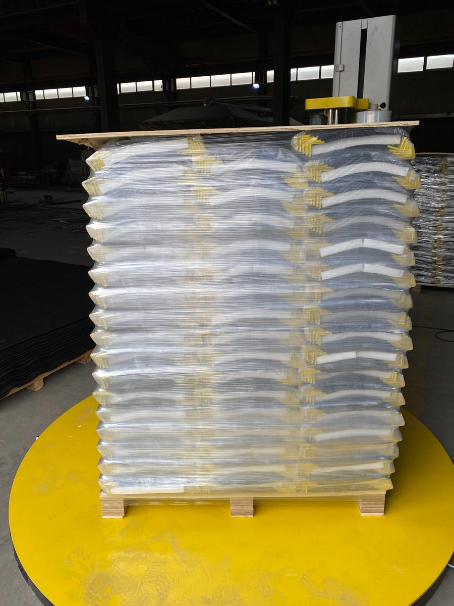 rubber_aaron's tweet image. Delivery 500pcs of stairs rubber mat today! Welcome to inquiry.

#rubberproducts #rubbermat #stairsmat #safemat