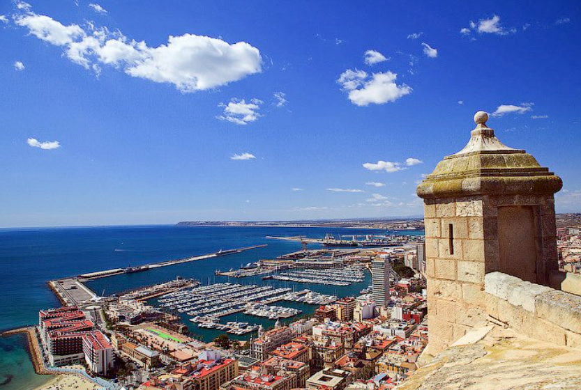 SegundaSpanish's tweet photo. One of the biggest derbies in Spanish Football is one younger people may not be aware exists. It’s been over 11 years since the Alicante Province derbi took place in Segunda.

This derbi sees @cfhercules take on @elchecf in one of the fiercest derbies in Spain.

THREAD 🧵 https://t.co/bXjWrx9hXN