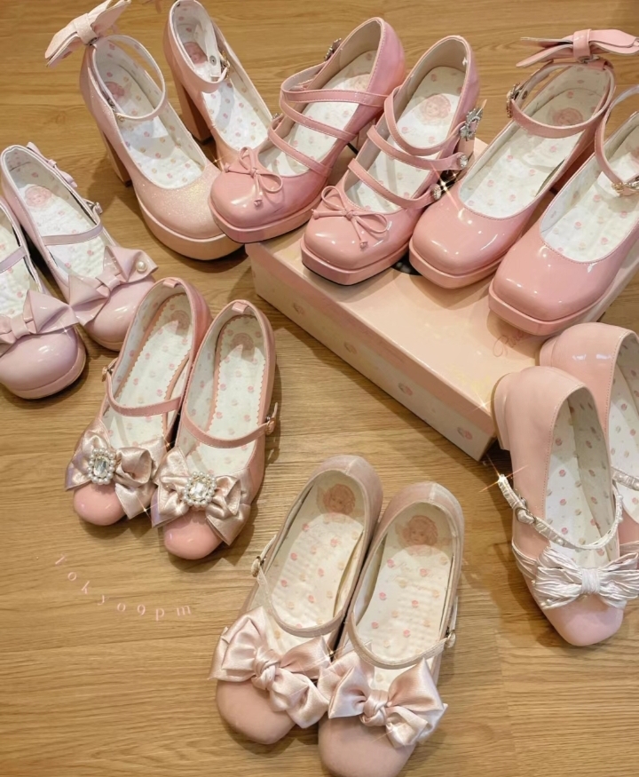 stuffsite's tweet photo. sells
hi, adakah yang tertarik dengan sepatu sepatu gemas ini?drop @ kalian ya kalo tertarik! @/katterynas https://t.co/i6A3tgvc8X